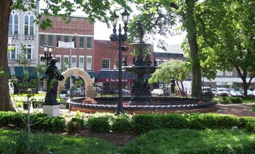 Fountain_Square_Park__Bowling_Green__Kentucky.JPG