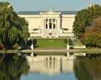 Art_museum_and_lagoon.jpg