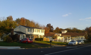 Houses_in_Burke__Virginia.jpg