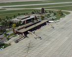 A183367_Lincoln_airport_LNK.JPG