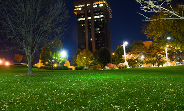 A_Nighttime_view_of_Hammon_s_Tower_-_panoramio.jpg