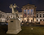 Museum_of_Fine_Arts_Boston__Huntington_Ave_entrance_at_night.jpg