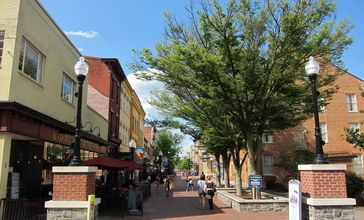 Loudoun_Street_Mall_5.jpg