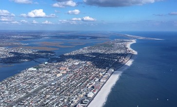 Aerial_photograph_of_Long_Beach__NY_and_environs_from_the_WSW.jpg