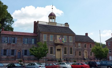 New_Castle_Court_House_Museum.jpg