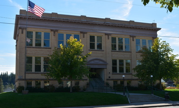 Pend_Oreille_County_Courthouse__Newport__WA.JPG