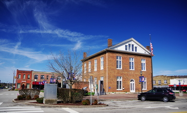 Livingston-courthouse-square-tn.jpg