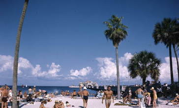 Spa_Beach_in_St._Petersburg__Florida.jpg
