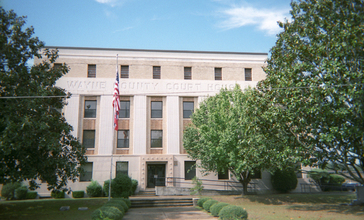 Wayne_County_Mississippi_Courthouse.jpg