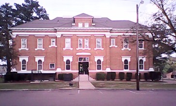 Covington_County_Courthouse__Collins__MS_2015.jpg
