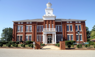 Locust_Grove_Institute_-_City_Hall_-_panoramio.jpg