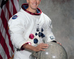 Official_NASA_portrait_Charles_Moss_Duke_Jr.jpg