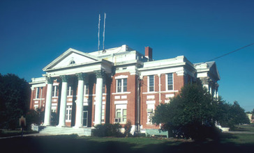 Wheeler_County_Georgia_Courthouse.jpg