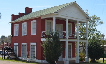 Liberty_little_red_schoolhouse_2018.jpg