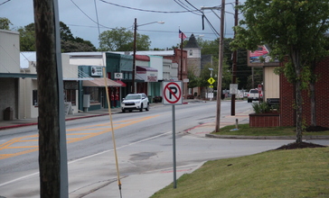 Main_Street__Loganville__Georgia_May_2017.jpg