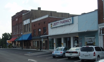 Centerville_tennessee_town_square_2009.jpg