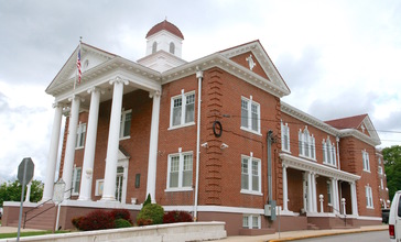 Pendleton_County_Courthouse_at_Franklin_West_Virginia.jpg