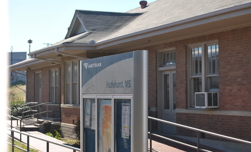 Amtrak_Station_on_Hazlehurst_Mississippi_1-2-2011.jpg