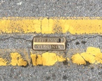 Bristol_VA_TN_Double_Yellow_Line_State_Street.jpg