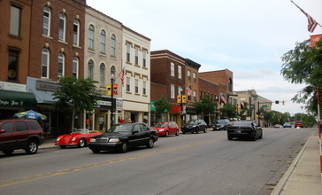 Lincolnway_in_downtown_Valparaiso.jpg