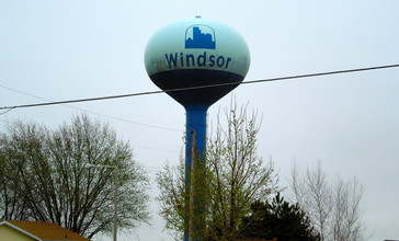 Windsor_Tower_-_panoramio.jpg