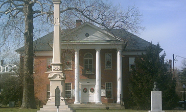 Montross_courthouse_2.jpg