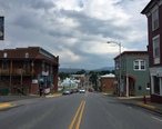 2016-07-19_15_06_15_View_east_along_U.S._Route_211_Business__Main_Street__at_Bank_Street_in_Luray__Page_County__Virginia.jpg