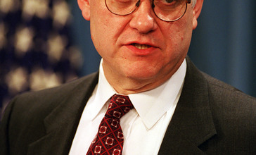 Deputy_Secretary_of_Defense_John_J._Hamre_at_a_noon_Pentagon_press_conference_on_Jan._1__2000.jpg