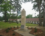 Obelisk_in_Centennial_Park_in_Haynesville__LA_IMG_0906.JPG