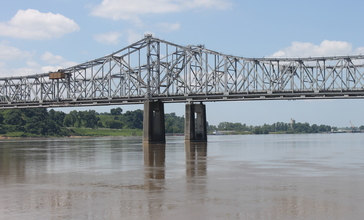 Mississippi_River_bridge_at_Vidalia__LA_IMG_6916.JPG