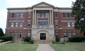 Grant_County__OK_County_Courthouse.jpg
