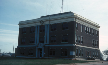 HARPER_COUNTY_COURTHOUSE.jpg