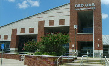 Red_Oak_Intermediate_School.jpg