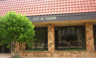 Vernon__TX_City_Hall_Picture_2207.jpg