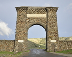 Yellowstone_North_Gate.jpg