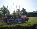 Joliet_Veteran_s_Memorial_Bicentennial_Park.JPG