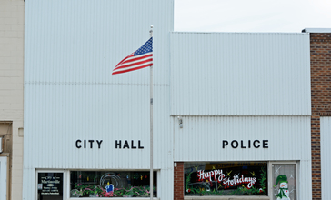 City_Hall_and_Police_station_in_Martinsville__IL__US.jpg