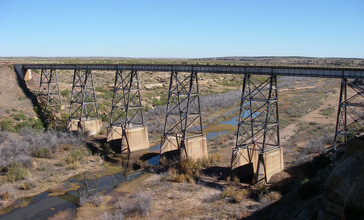 Canadian_River_Railroad_Bridge_Logan_New_Mexico_2010.jpg
