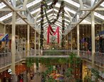 South_Towne_Center_at_Christmas.jpg