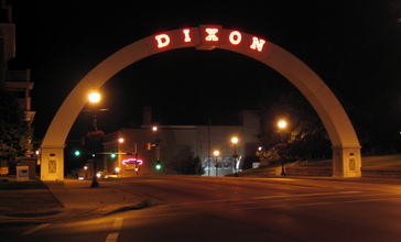 The_Neon_Arch_on_Galena_Avenue_in_Dixon__IL.jpg