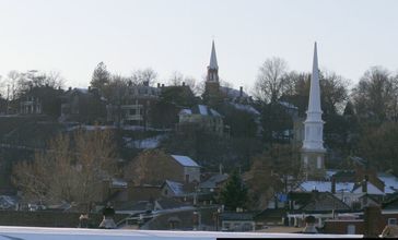Galena_Illinois_Hill_from_the_Levee__lighter_n_cropped_.jpg
