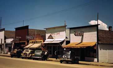 Russell_Lee__On_main_street_of_Cascade__Idaho__1941.jpg
