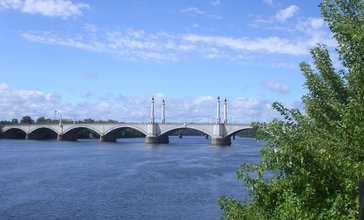 Memorial_Bridge__Springfield_MA.jpg