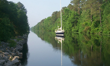 Great_Dismal_Swamp_Canal.jpg