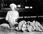 Cannery_worker_filling_tuna_cans__Los_Angeles_Cannery_Co__Long_Beach__Ca__nd__COBB_362_.jpeg