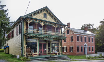 Tripp_House_R_and_Store_L_Durham_NY.jpg