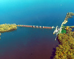 Mississippi_River_Lock_and_Dam_number_13.jpg