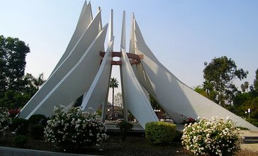 Compton_martin_luther_king_monument.jpg