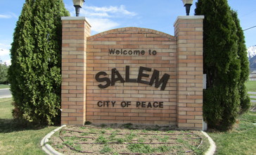 Welcome_to_Salem__33489846352_.jpg