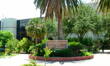 Galveston_College_Regent_Hall.jpg